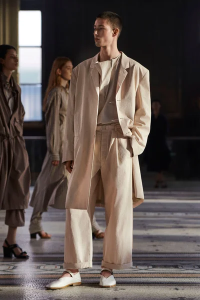 Look 12